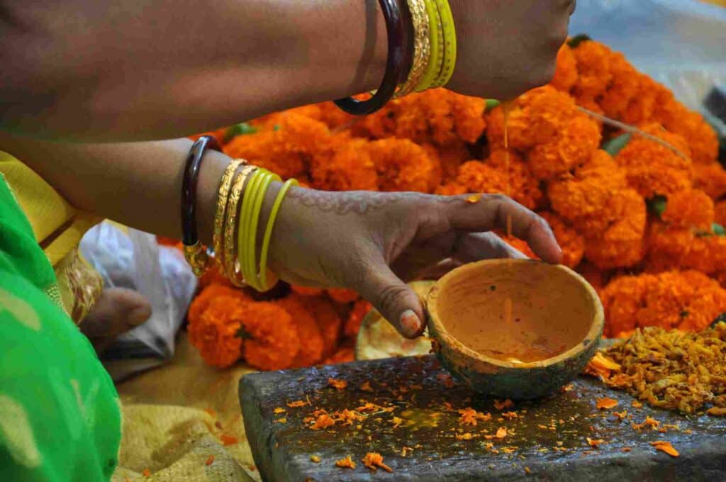 Natural colour making process at the POT Maya festival. Photo: Banglanatak dot com Natural colour making process at the POT Maya festival. Photo: Banglanatak dot com