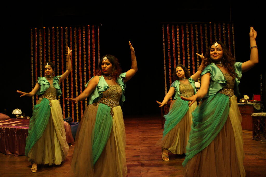 Dekh Behen Photo: Akvarious
